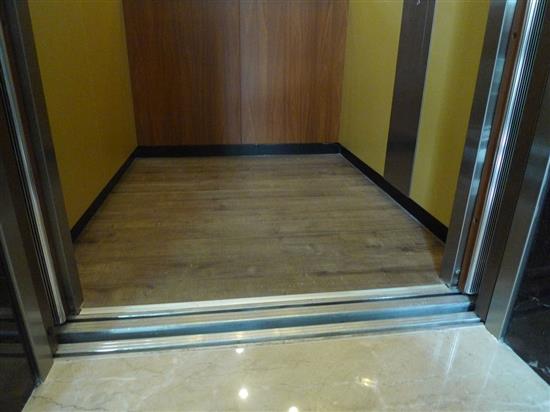 Robina 羅賓地板-SG-O118RC 鋸切橡木(窄版)-SG-O118RC 鋸切橡木(窄版),Robina 羅賓地板,超耐磨木地板