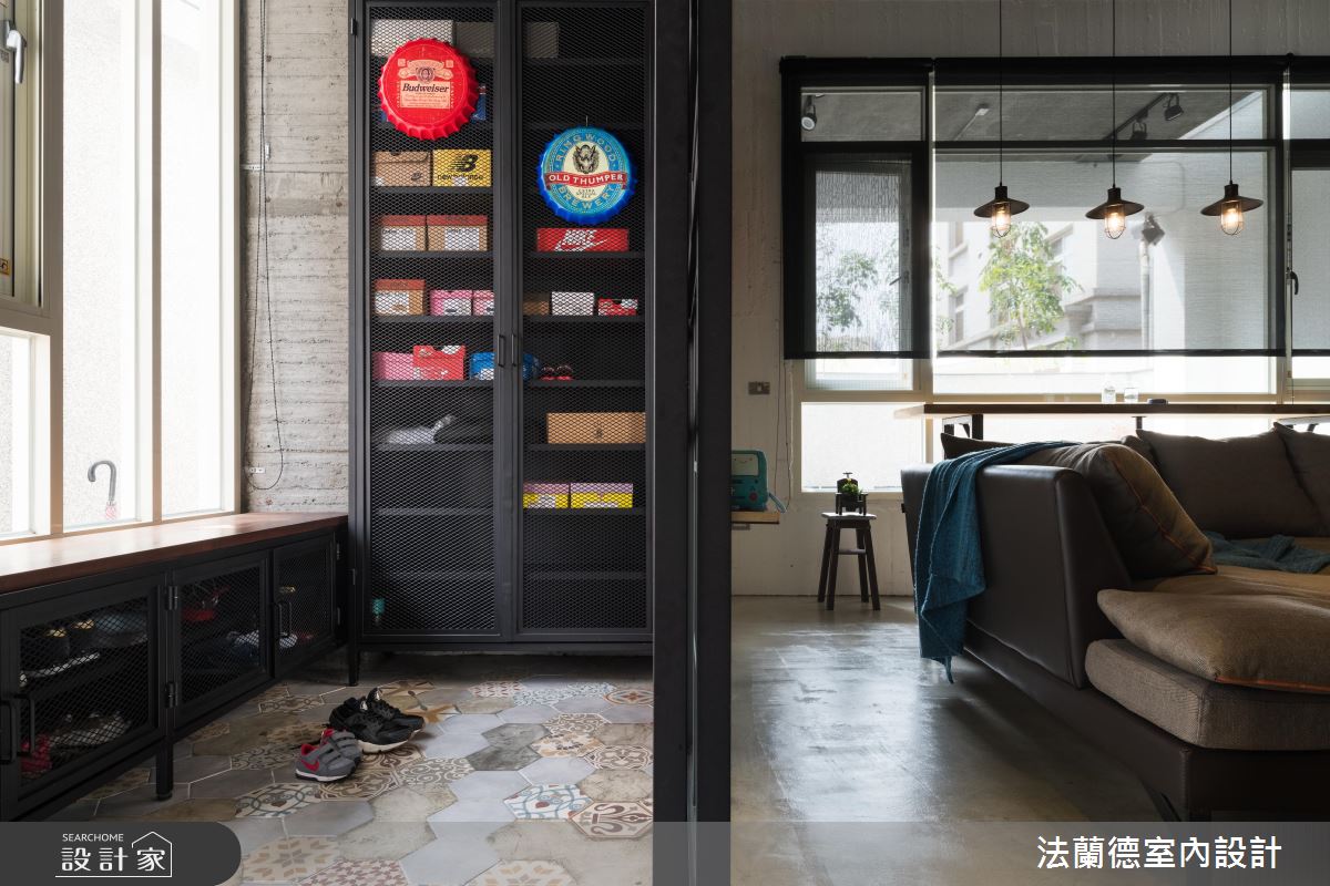 用鐵件陳列家的獨特味道！玄關收納也可以很有型